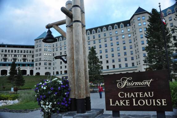 Chegando de volta ao Chateau Lake Louise, em Alberta, no Canadá